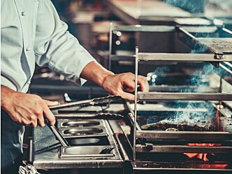 Griller på restaurantkjøkken: Uklart regelverk fører til branner