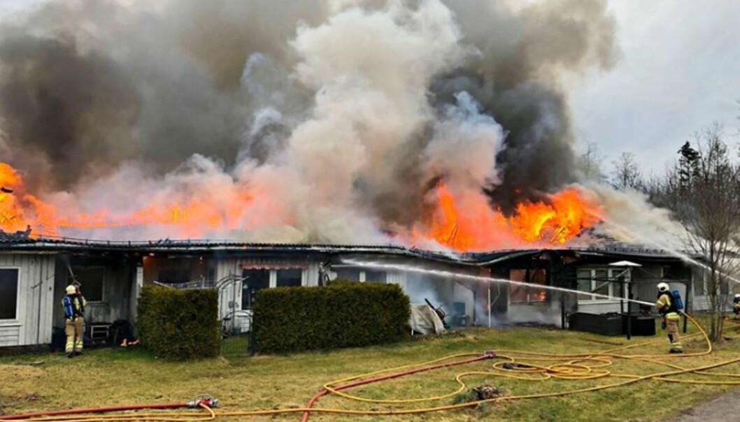 Storbrann i kommunalt rekkehus ved Tønsberg tidligere i februar (foto: Vestfold Interkommunale brannvesen). Storbrann i kommunalt rekkehus ved Tønsberg tidligere i februar (foto: Vestfold Interkommunale brannvesen).