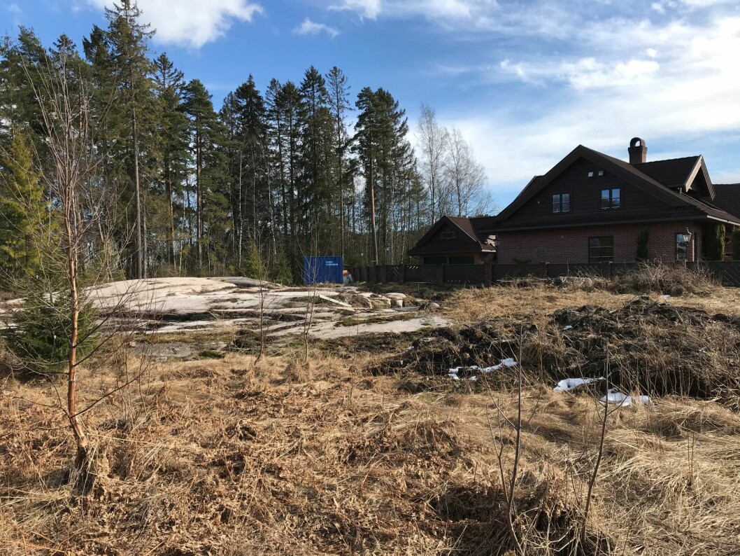 Tomten ligger akkurat på grensen til spredtbygd strøk i henhold til oversikt fra Statistisk sentralbyrå som Asker kommune baserer de lokale retningslinjene sine på (foto: Ronny Thomassen). Tomten ligger akkurat på grensen til spredtbygd strøk i henhold til oversikt fra Statistisk sentralbyrå som Asker kommune baserer de lokale retningslinjene sine på (foto: Ronny Thomassen).