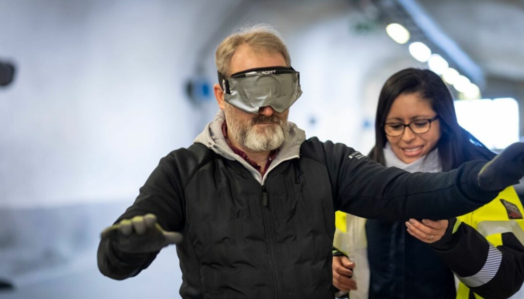 SINTEF-test av evakuering ut av tunnel ved hjelp av lydsignaler (foto: Thor Nielsen). SINTEF-test av evakuering ut av tunnel ved hjelp av lydsignaler (foto: Thor Nielsen).