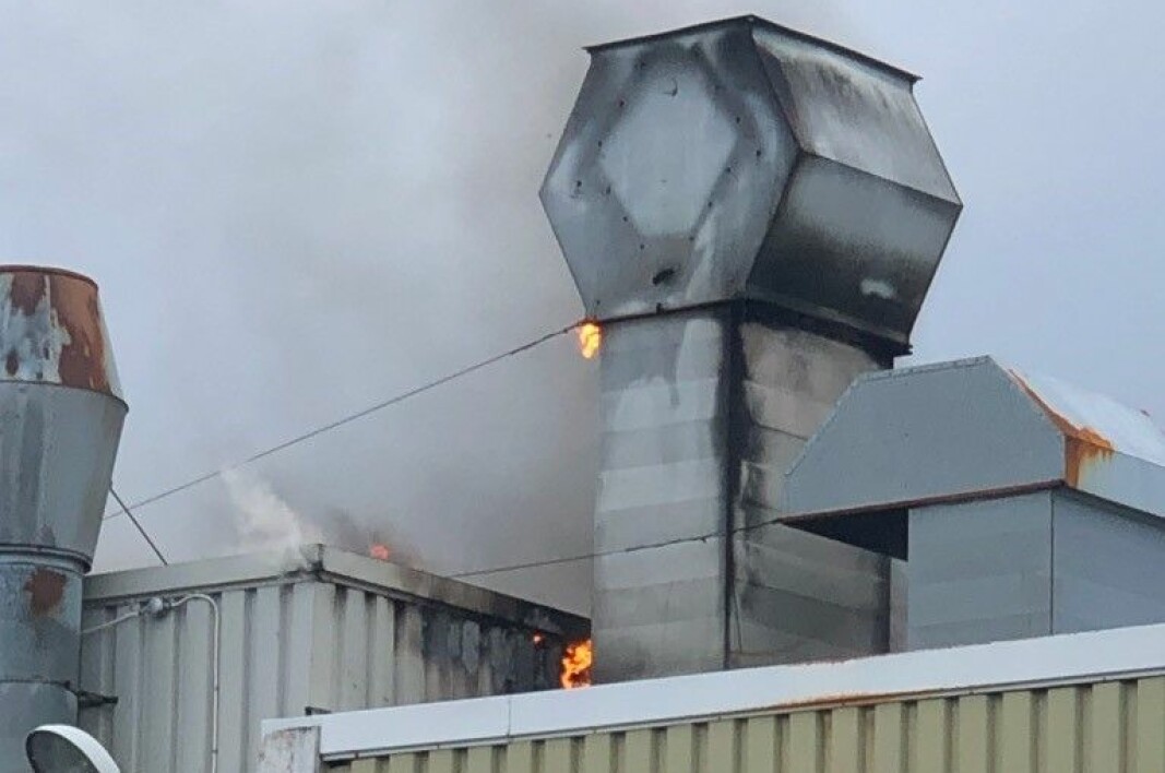 Brannen gikk opp skorsteinen, og spredte seg til takkonstruksjonen. Brannen gikk opp skorsteinen, og spredte seg til takkonstruksjonen.