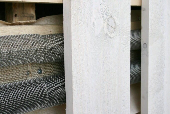 Securos hulromsventil seksjonerer hulrommet under kledningen på bygget slik at brannspredning begrenses. Securos hulromsventil seksjonerer hulrommet under kledningen på bygget slik at brannspredning begrenses.