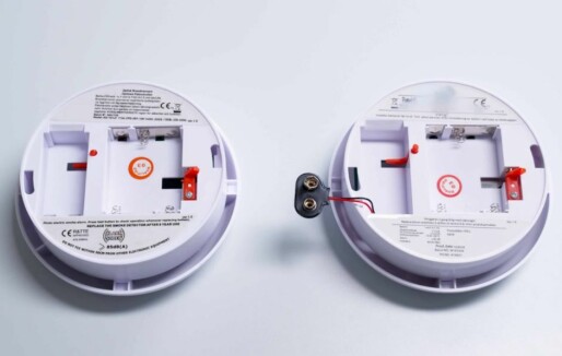 Røykvarslere uten batteripute kan føre til brann: 650 000 røykvarslere bør byttes ut Røykvarslere uten batteripute kan føre til brann: 650 000 røykvarslere bør byttes ut