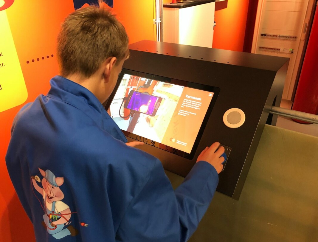 Her kan man teste ulike måter for å forhindre at fjøset brenner. Her kan man teste ulike måter for å forhindre at fjøset brenner.