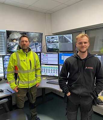 Rolf Møller (t.v.), beredskapssjef hos ROAF, og Simen Utne, som er servicetekniker hos Elotec og som har kontroll på anlegget. Rolf Møller (t.v.), beredskapssjef hos ROAF, og Simen Utne, som er servicetekniker hos Elotec og som har kontroll på anlegget.