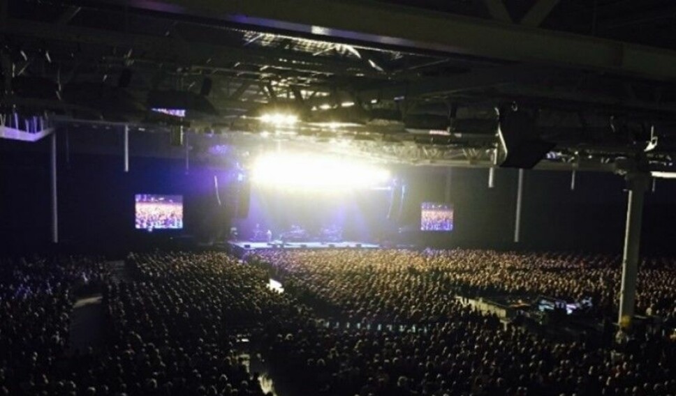 Oversiktsbilde fra en konsert med Elton John i Sørmarka Arena.