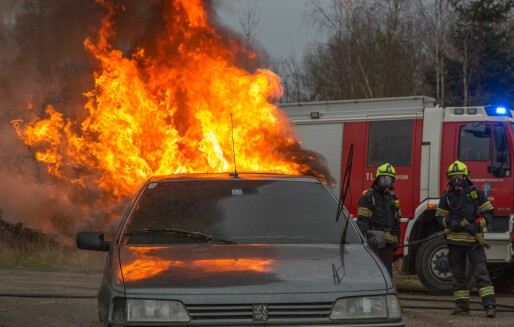 Bygningskollaps og 200 biler i brann i svensk garasjeanlegg