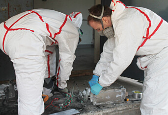 Etterarbeid etter de brente battericellene. Etterarbeid etter de brente battericellene.