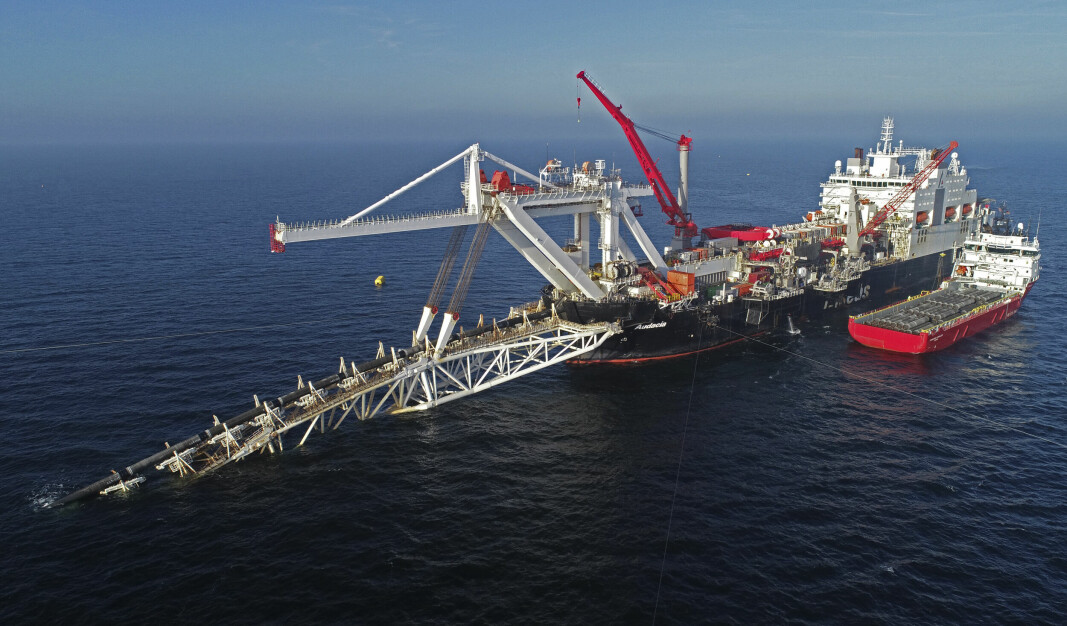 Arbeid på gassrørledningen Nord Stream 2 i Østersjøen. Det oppsto lekkasje i ledningen mandag, og noen timer senere falt trykket betraktelig i forløperen Nord Stream 1. Arbeid på gassrørledningen Nord Stream 2 i Østersjøen. Det oppsto lekkasje i ledningen mandag, og noen timer senere falt trykket betraktelig i forløperen Nord Stream 1.