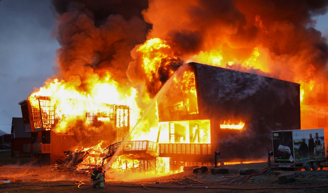 En husrekke på 12 boliger brant ned på Svalbard natt til 12. september i år.