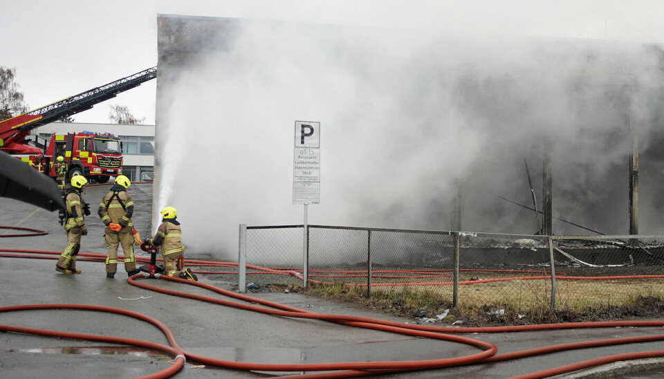 Det var kraftig røykutvikling da det mandag brant i gymsalen på Lambertseter videregående skole i Oslo.