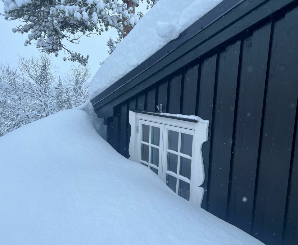 Vinduene på hytta er en viktig rømningsvei hvis det begynner å brenne, men du kommer deg ikke ut hvis vinduene er dekket med snø.